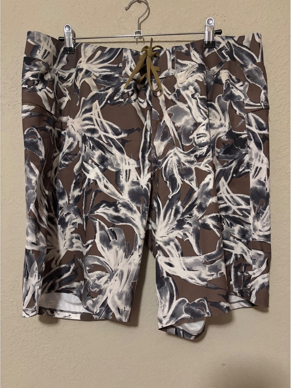 Lululemon Men's Swim Shorts Size 36 Brown Abstract Print
